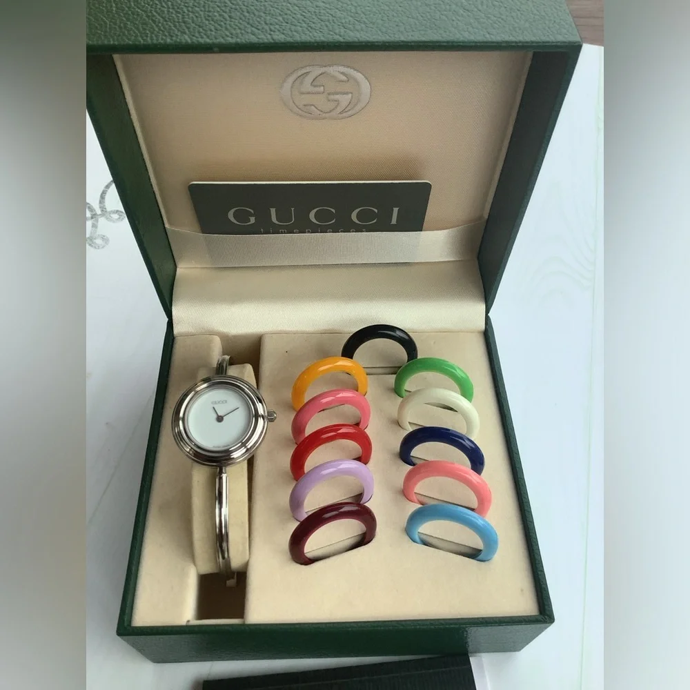 Gucci Silver Bangle Watch with Multicolor Interchangeable Bezels 💛🤍❤️